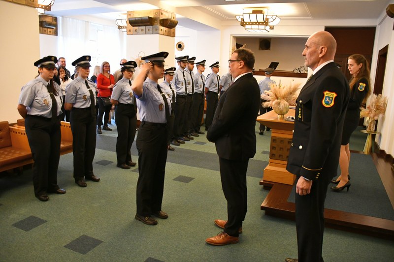 Řady městské policie vyztuží noví strážníci Řady městské policie vyztuží noví strážníci