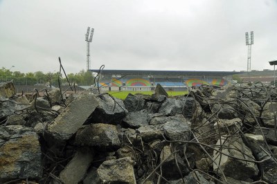 Na místě dnešních ochozů vyroste krytá tribuna  FOTO: J. Urban