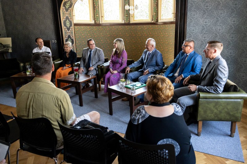 Rekonstrukce mrakodrapu na Ostrčilově může začít, smlouva o prodeji byla podepsána Rekonstrukce mrakodrapu na Ostrčilově může začít, smlouva o prodeji byla podepsána