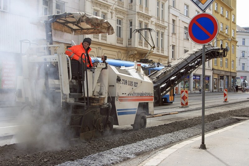 Frézování stávající vozovky.
