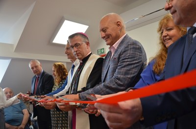 Slavnostního přestřižení pásky se zúčastnil také náměstek primátora Zbyněk Pražák. Foto: Charita Ostrava