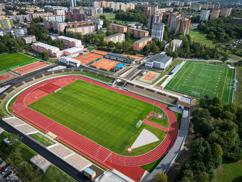 Rekonstrukce Sportovního areálu Poruba byla dokončena Rekonstrukce Sportovního areálu Poruba byla dokončena
