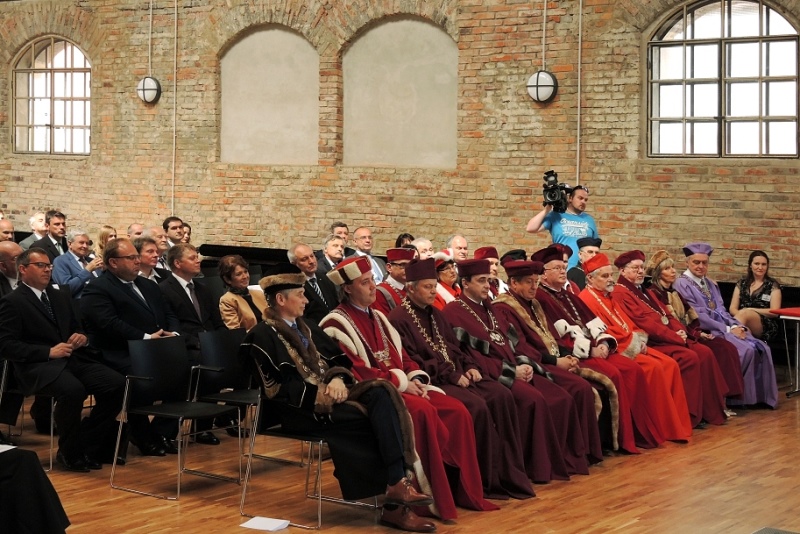 Čestní hosté slavnostního aktu.