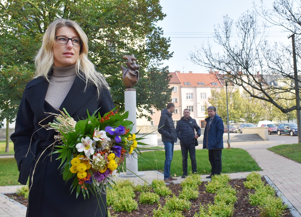 Náměstkyně primátora Kateřina Šebestová v zrevitalizovaém parčíku. foto: René Stejskal