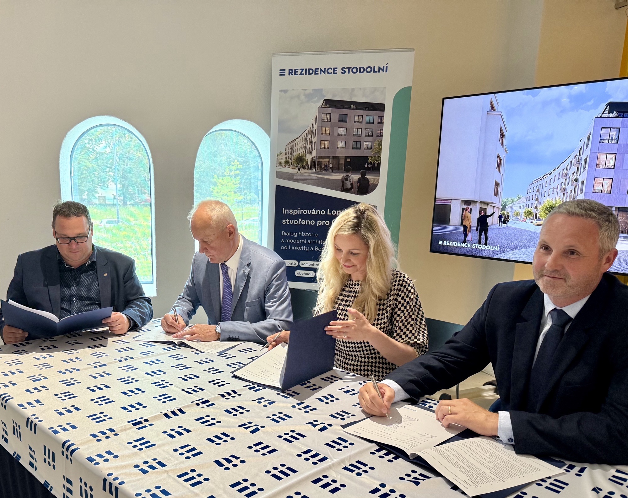 Podpis příslušné smlouvy mezi statutárním městem Ostrava a společnosti Linkcity Czech Republic. Foto: MMO