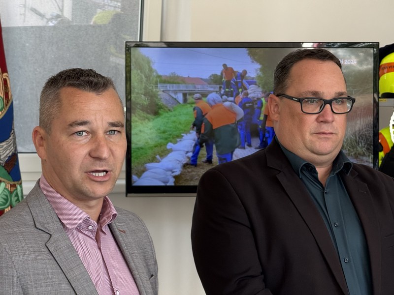 Ostravský primátor Jan Dohnal s náměstkem Alešem Boháčem na tiskové konferenci