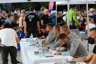 Součástí startu baníkovských oslav byla také autogramiáda. Foto: Iva Chohan