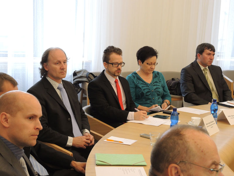 Záběr na členy skupiny pro ovzduší v MSK.