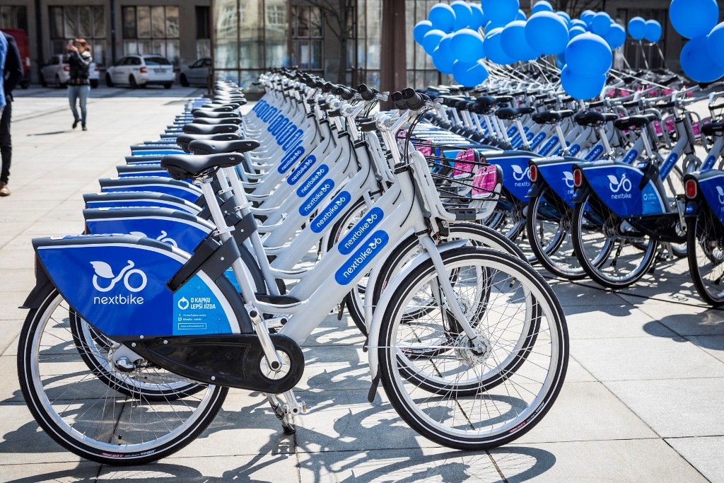 Soutěž na provozování sdílených kol na příští rok vyhrála společnost Nextbike. Foto: Jiří Zerzoň. Soutěž na provozování sdílených kol na příští rok vyhrála společnost Nextbike. Foto: Jiří Zerzoň.