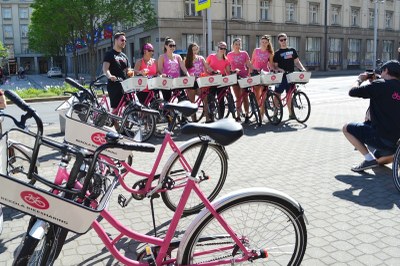 Stojan s koly na Prokešově náměstí. Foto: René Stejskal