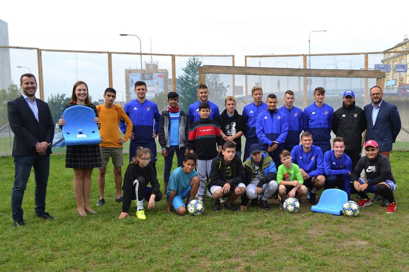 Myšlenku benefice iniciovala  náměstkyně Andrea Hoffmannová spolu se zástupci společnosti VÍTKOVICE ARÉNA a Fotbalovým klubem Baník.  Myšlenku benefice iniciovala  náměstkyně Andrea Hoffmannová spolu se zástupci společnosti VÍTKOVICE ARÉNA a Fotbalovým klubem Baník.