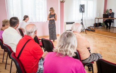 Náměstkyně primátora Kateřina Šebestová vysvětluje na minulém semináři v Muglinově, na jaké typy kotlů se dotace vztahuje. Foto: Jiří Zerzoň 