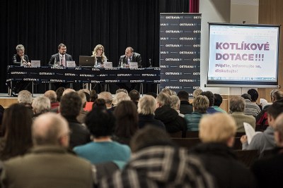 FOTO: Pětice seminářů se již konala za velkého zájmu veřejnosti. Snímek ze semináře v Polance s účastí námětskyně primátora K. Šebestové. Snímek L. Kaboň