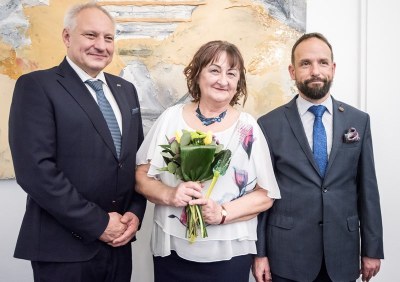 Lenka Kocierzová s primátorem Tomášem Macurou (vpravo) a náměstkem primátora Zbyňkem Pražákem. Foto: Lukáš Kaboň