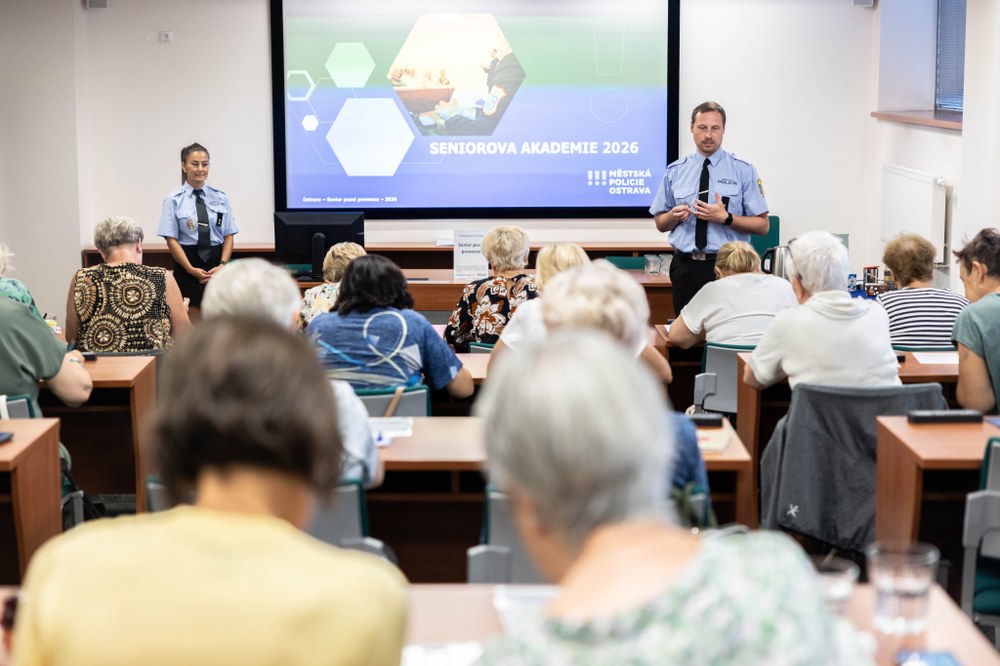 Senioři získávají v rámci tohoto preventivního projektu mnoho užitečných rad. Foto: Jiří Zerzoň