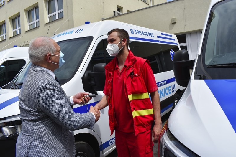 Šest nových sanitek pro Městskou nemocnici Ostrava Šest nových sanitek pro Městskou nemocnici Ostrava