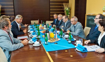 Přijetí zahraničních učastníků setkání primátorem Petrem Kajnarem  FOTO: J. Zerzoň