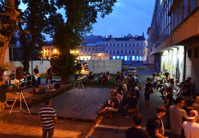 Zahrádka v centru nabízí v době Letních shakespearovských slavností bohatý cooltourní týden. Foto: Petra Sroková