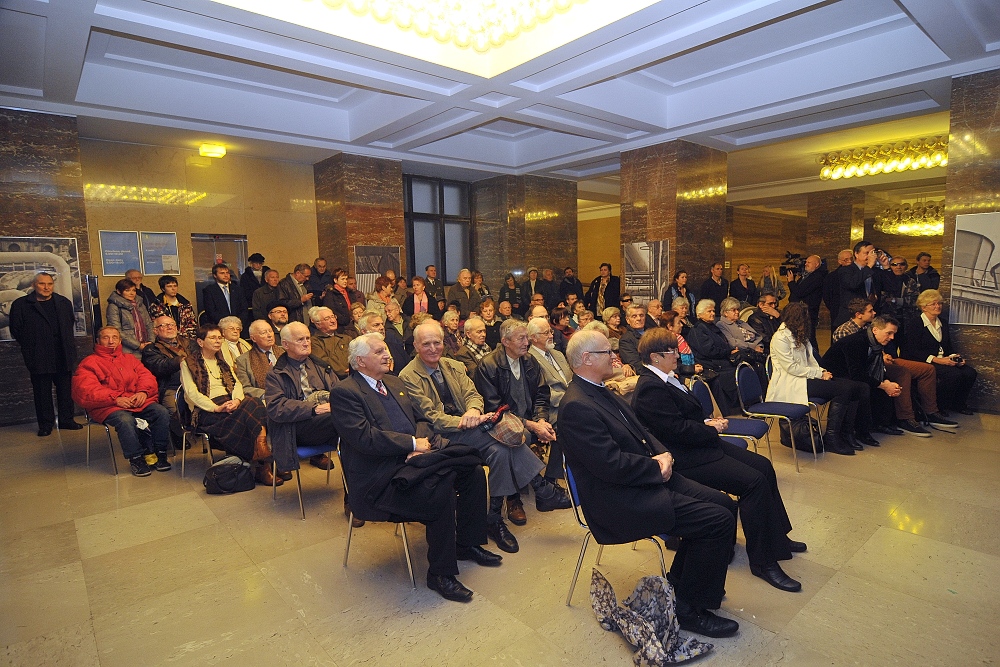 Pohled na účastníky shromáždění