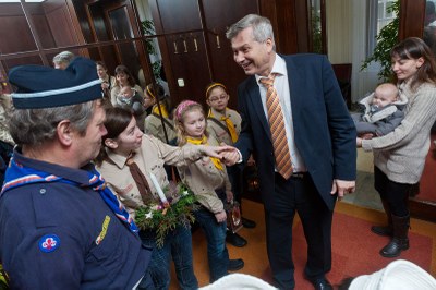 FOTO: Petr Kajnar vítá skauty z Poruby a Staré Bělé
