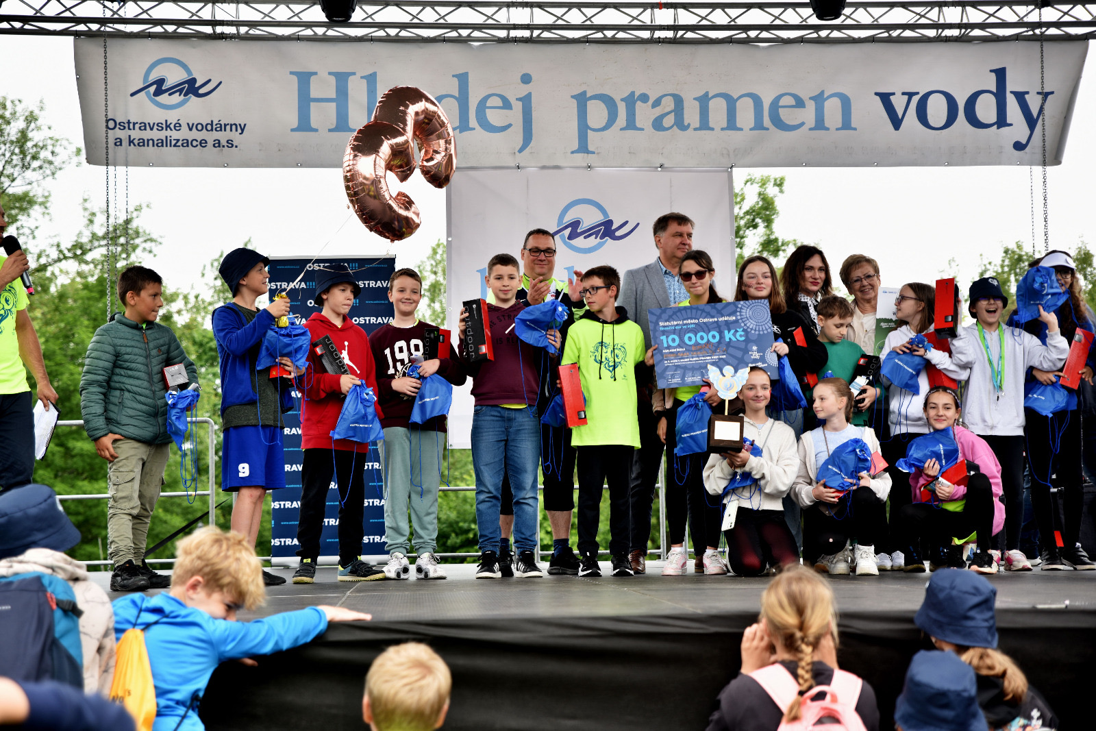 Nejlepší týmy při vyhlašování výsledků. Foto: OVAK