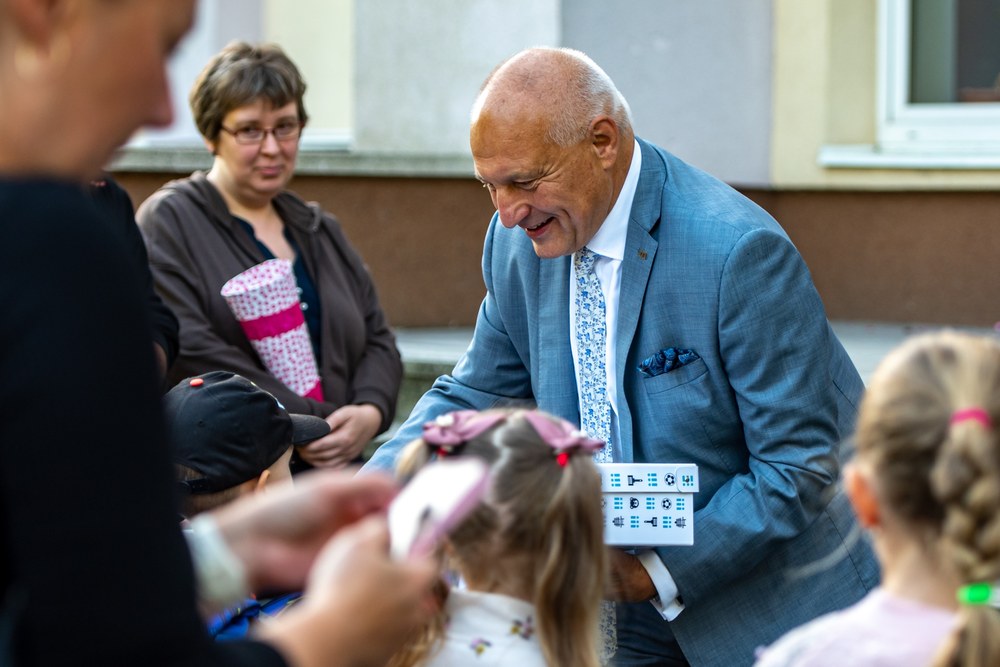Náměstek primátora Zbyněk Pražák zavítal do ZŠ Hrabová. Foto: Iveta Němečková