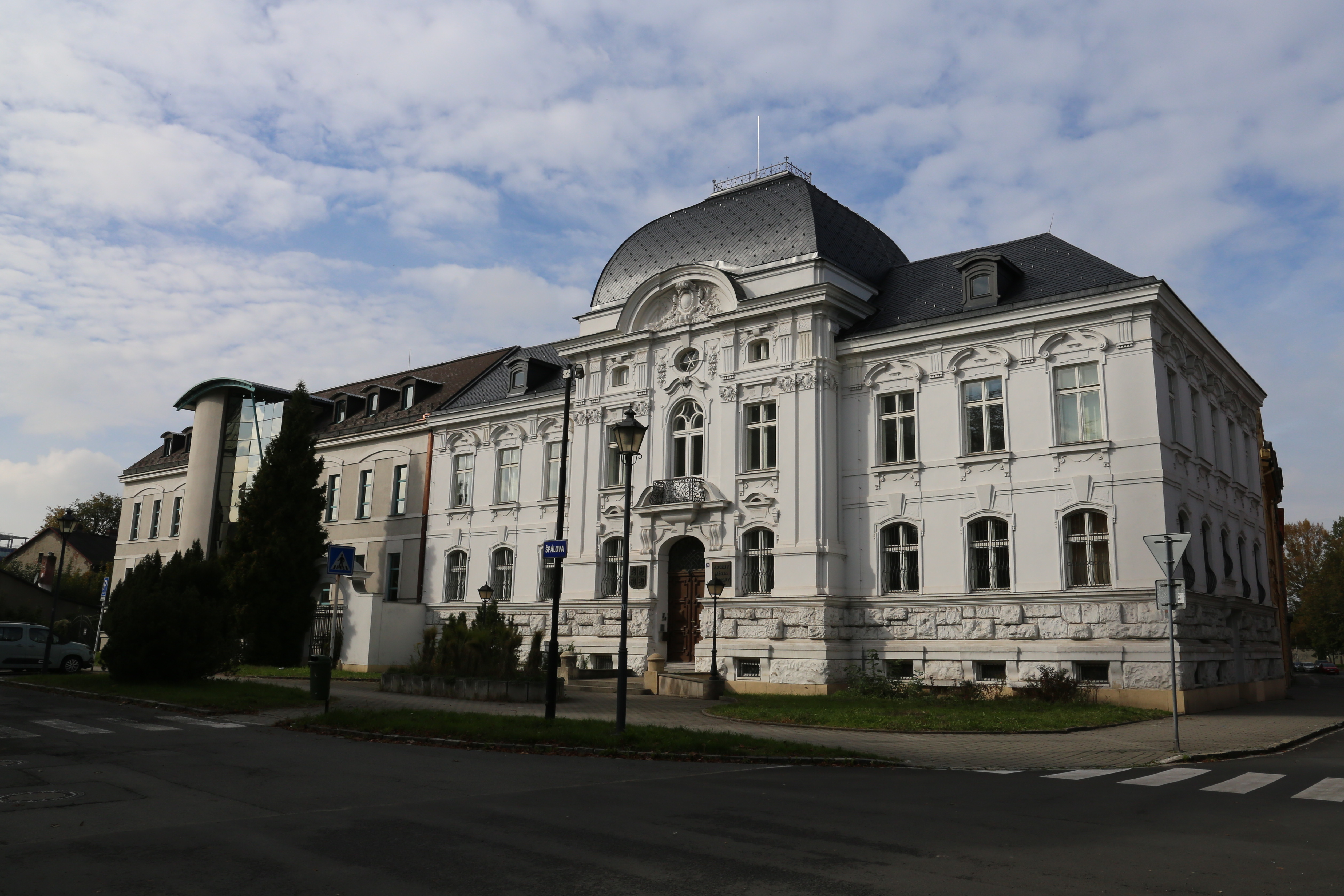 Budova Archivu města Ostravy po střešní rekonstrukci. Foto: Antonín Papšík