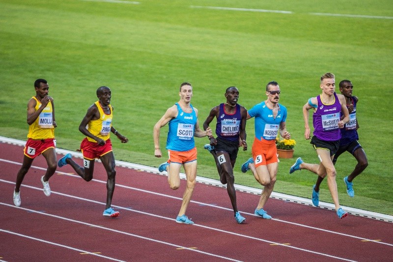Běh na tři kilometry vyhrál americký atlet Paul Chelimo. 