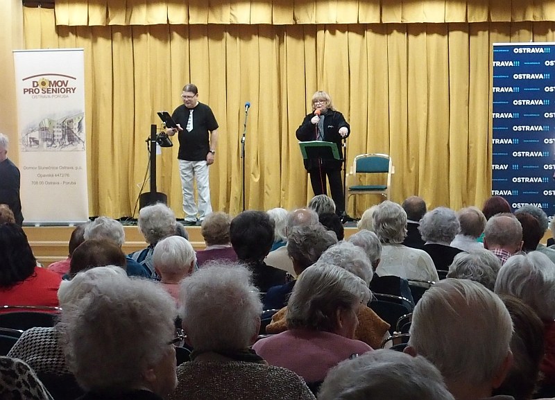 Slavnostní chvíle doprovodilo vystoupení Nadi Urbánkové.