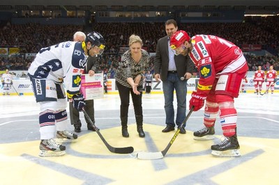 Taťáňa Kocembová-Netoličková při slavnostním vhození buly. Foto: J. Zerzoň.