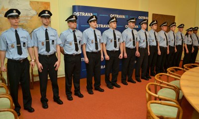 "Slibujeme!" Zaznělo z úst nových strážníků. Foto: L. Vidlička