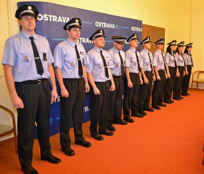 FOTO: Noví strážníci MPO před slavnostním slibem v radnici