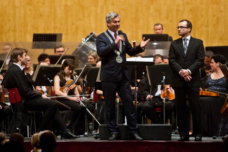 P. Kajnar a J. Žemla zahajují novoroční koncert.