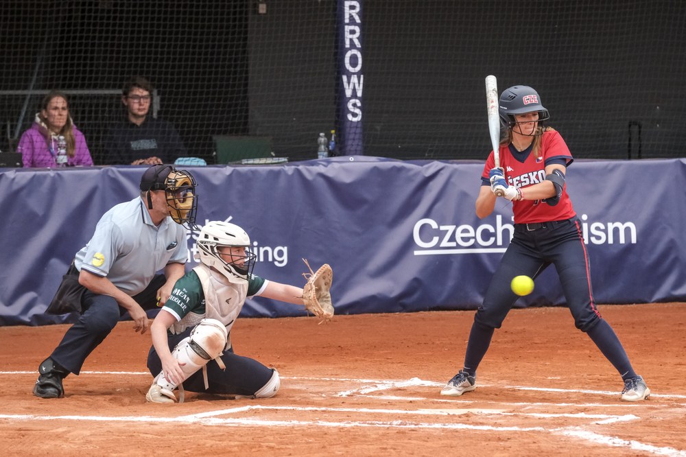 Povedený zápas proti softbalistkám ze smaragdového Ostrova. Foto: Adolf Horsinka Povedený zápas proti softbalistkám ze smaragdového Ostrova. Foto: Adolf Horsinka