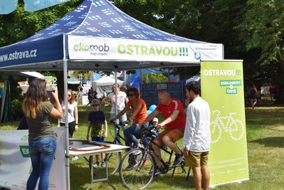 Součástí tzv. Čistého areálu jsou informační stánky projektu Ostravou!!! Foto: archiv MMO