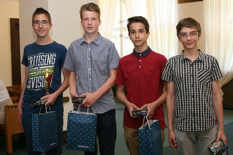 Pomyslný bronz vybojovalo 1. družstvo Matičního gymnázia.