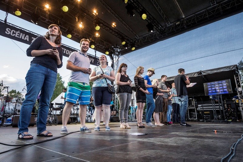 Desítka superfinalistů se utkala o ceny na podiu postaveném na valech u Slezskoostravského hradu. Desítka superfinalistů se utkala o ceny na podiu postaveném na valech u Slezskoostravského hradu.