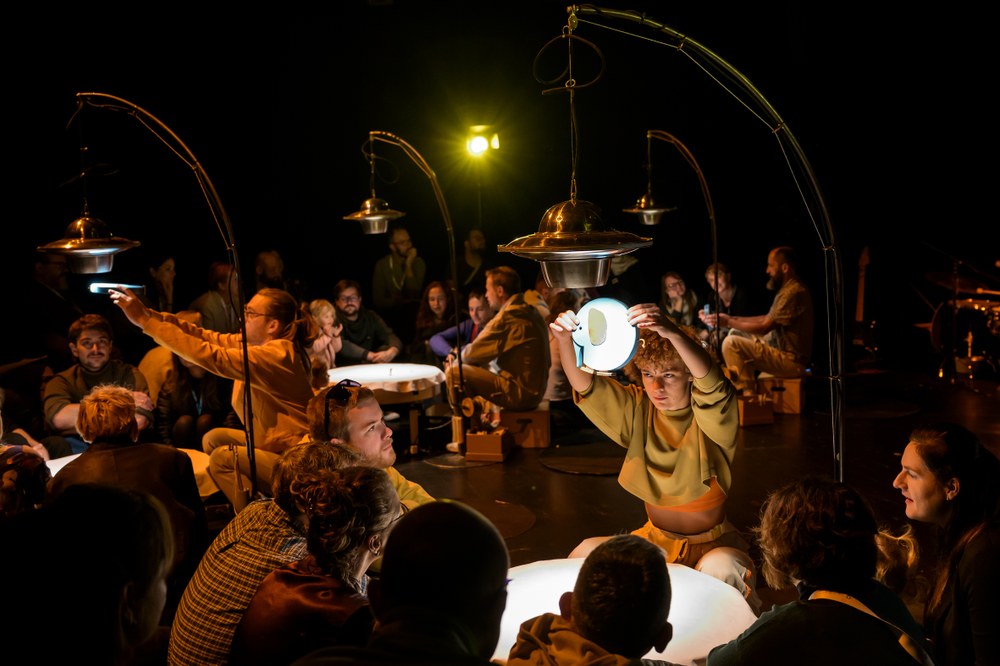 Z představení „Hugův svět". Foto: Roman Polášek Z představení „Hugův svět". Foto: Roman Polášek