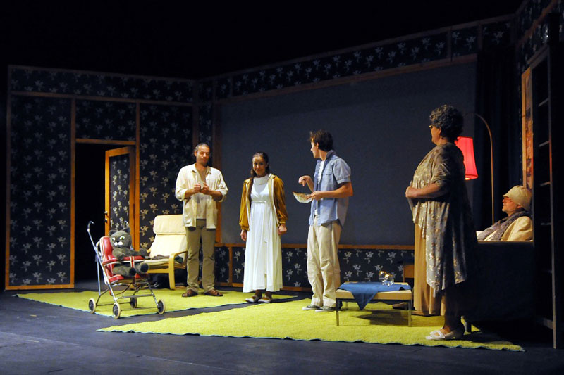 Úvodní představení v divadle