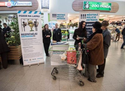 U infostánku Městské policie v obchodním centru. Foto: MPO