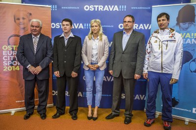 Sportovci roku (zleva) F. Černík, P. Klos, J. Slaninová, P. Žurek (VK Ostrava) a S. Loska. Foto: J. Zerzoň