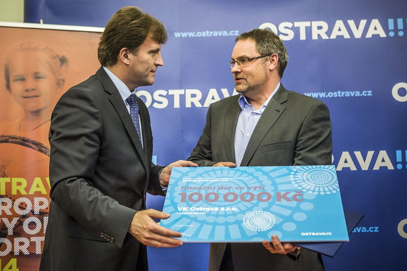 Manažer VK Ostrava P. Žurek s L. Palyzou