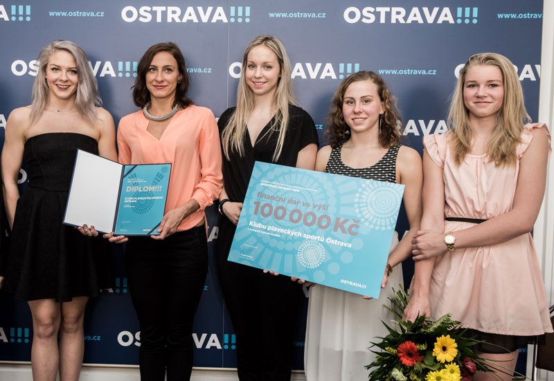 Plavkyně KPS (zleva) T. a B. Závadovy, P. Gebauerová, T. Kanalošová, M. Hudcová.