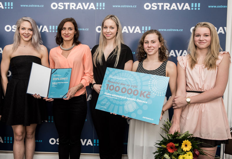 Plavkyně KPS (zleva) T. a B. Závadovy, P. Gebauerová, T. Kanalošová, M. Hudcová.