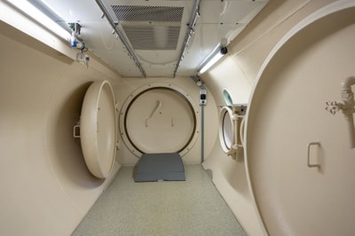Hyperbarická komora Městské nemocnice Ostrava. Foto: Jiří Zerzoň