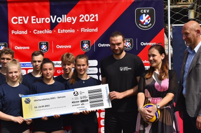 Symbolické vstupenky na zářijový šampionát si převzali jako první mladí sportovci. Foto: René Stejskal