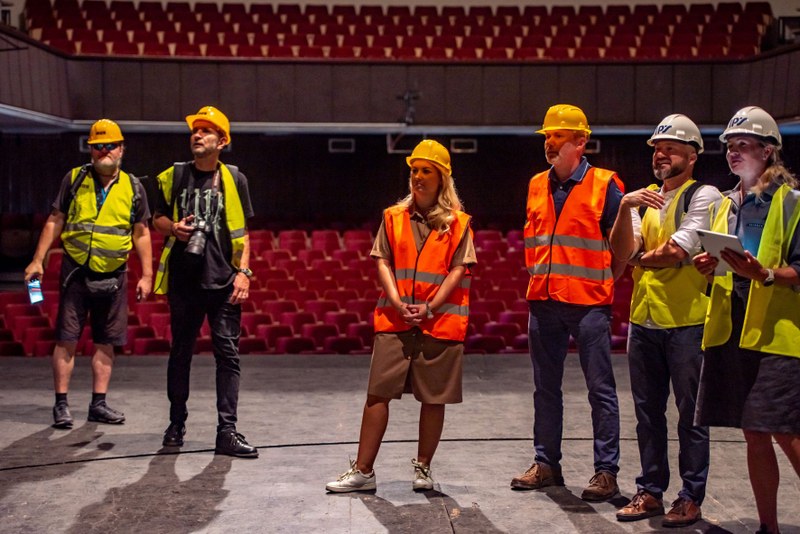 setkání v rekonstruované budově