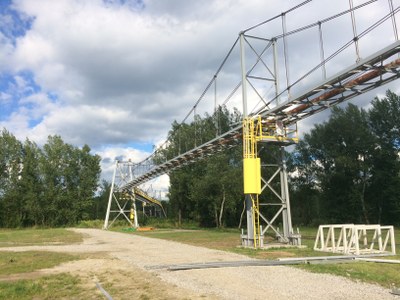 Pro překonání řeky Ostravice  přichází v úvahu využití stávajícího visutého lanového ocelového popílkovodu. Snímek MMO.