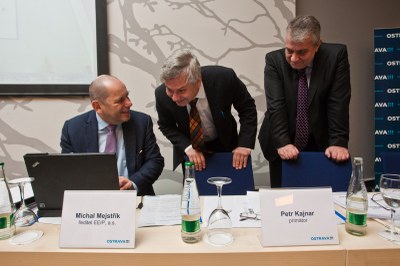 FOTO: Profesor M. Mejstřík s primátorem P. Kajnarem a náměstkem D. Madejem