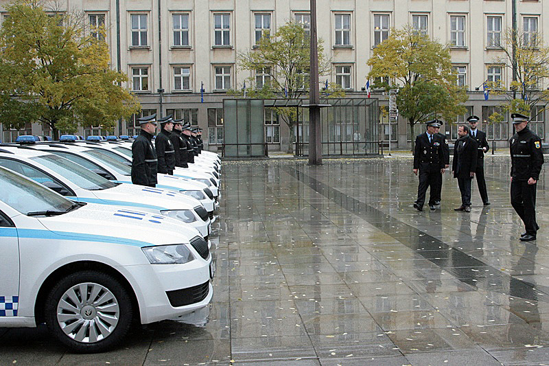 Malé slavnosti před radnicí se zúčastnili členové vedení MPO.